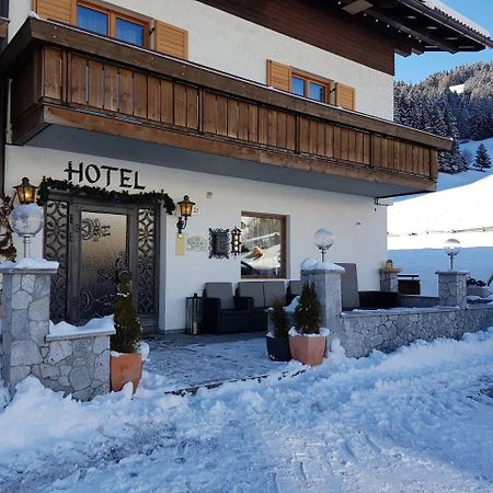 Hotel Silvesterhof Dobbiaco Exterior photo