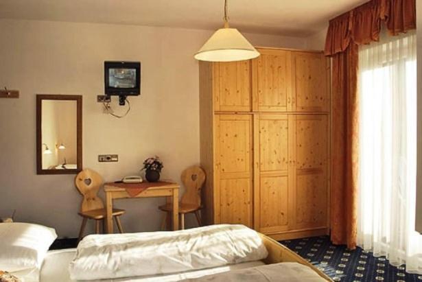 Hotel Silvesterhof Dobbiaco Room photo