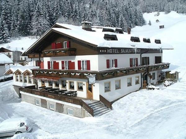 Hotel Silvesterhof Dobbiaco Exterior photo